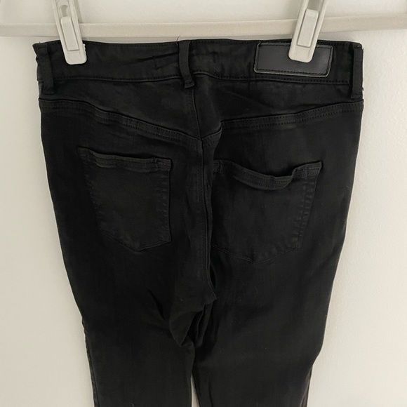 Vero Moda black skinny jeans, size medium/32 - Picture 4 of 6
